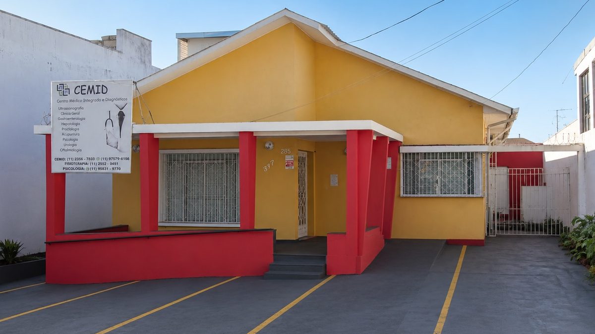 Fachada do consultório - Centro Médico Integrado CEMID, na Rua Saturnino Pereira em Guaianases